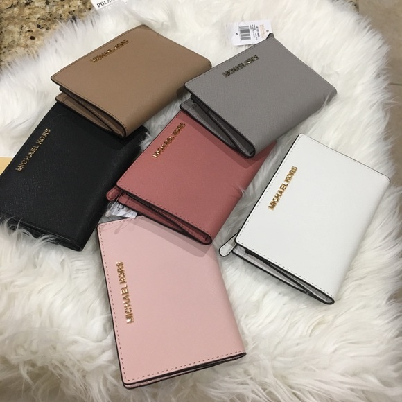 New Michael Kors wallet - Picture 7 of 8